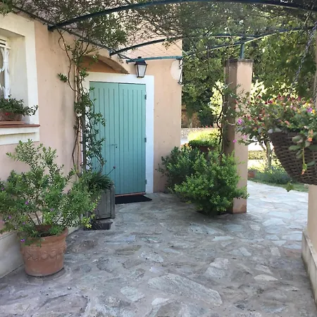 Cigales Sous Oliviers Bed & Breakfast *
