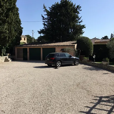 Cigales Sous Oliviers Bed & Breakfast *
