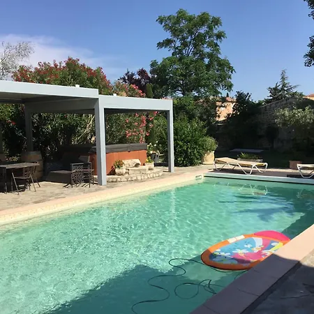 Cigales Sous Oliviers Bed & Breakfast Mouries