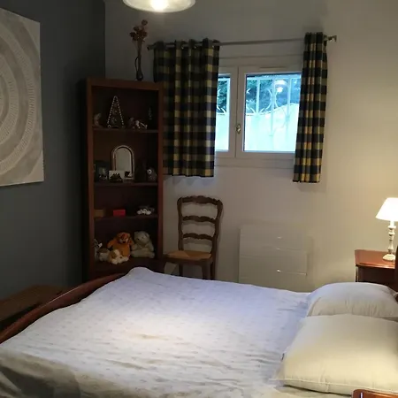 Cigales Sous Oliviers Bed & Breakfast Mouries