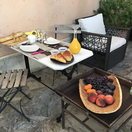 Cigales Sous Oliviers Bed & Breakfast Mouries